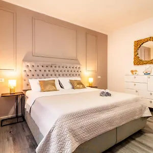 Lea Centar , Split Croatia